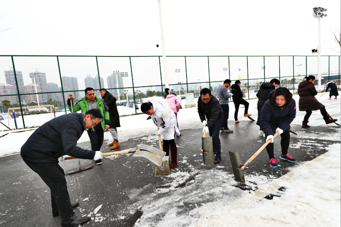一場雪，體育中心美得不要不要的</br>但最美的風景還是他們(圖5)