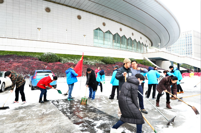 一場雪，體育中心美得不要不要的</br>但最美的風景還是他們(圖8)