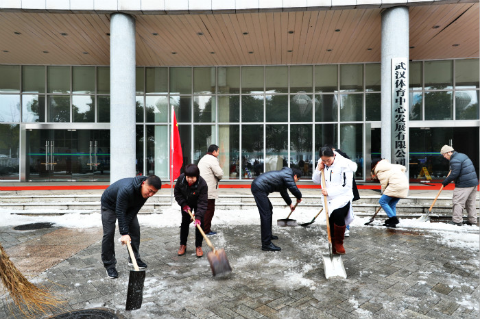 一場雪，體育中心美得不要不要的</br>但最美的風景還是他們(圖10)
