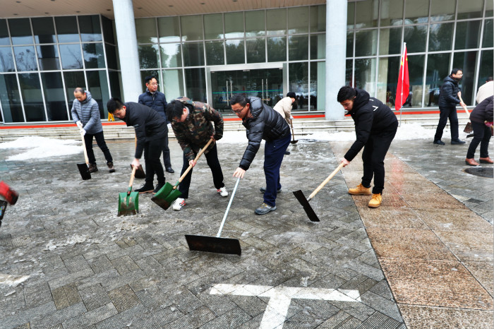 一場雪，體育中心美得不要不要的</br>但最美的風景還是他們(圖12)