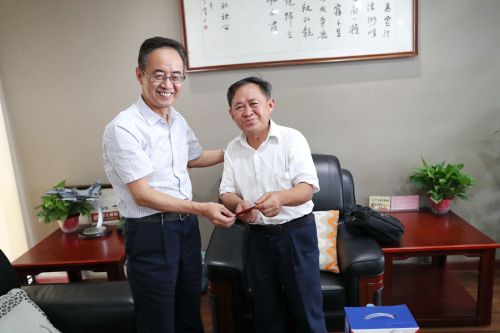 武漢體育中心開展退休老黨員“不忘初心、牢記使命”專題調(diào)研和慰問(wèn)工作(圖1)