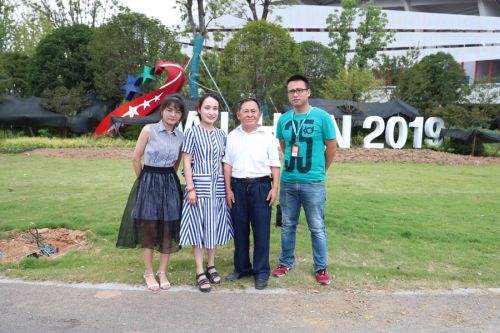 武漢體育中心開展退休老黨員“不忘初心、牢記使命”專題調(diào)研和慰問(wèn)工作(圖2)